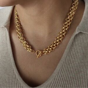 18K Gold coated on Titanium Steel
Interlocking Oval OT Closure Necklace jewelry